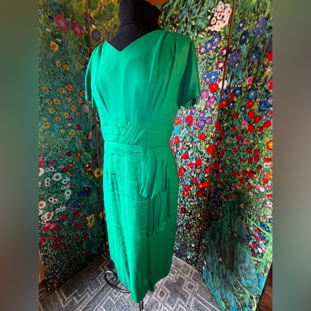 Vintage 1940’s Emerald Green Women’s dress